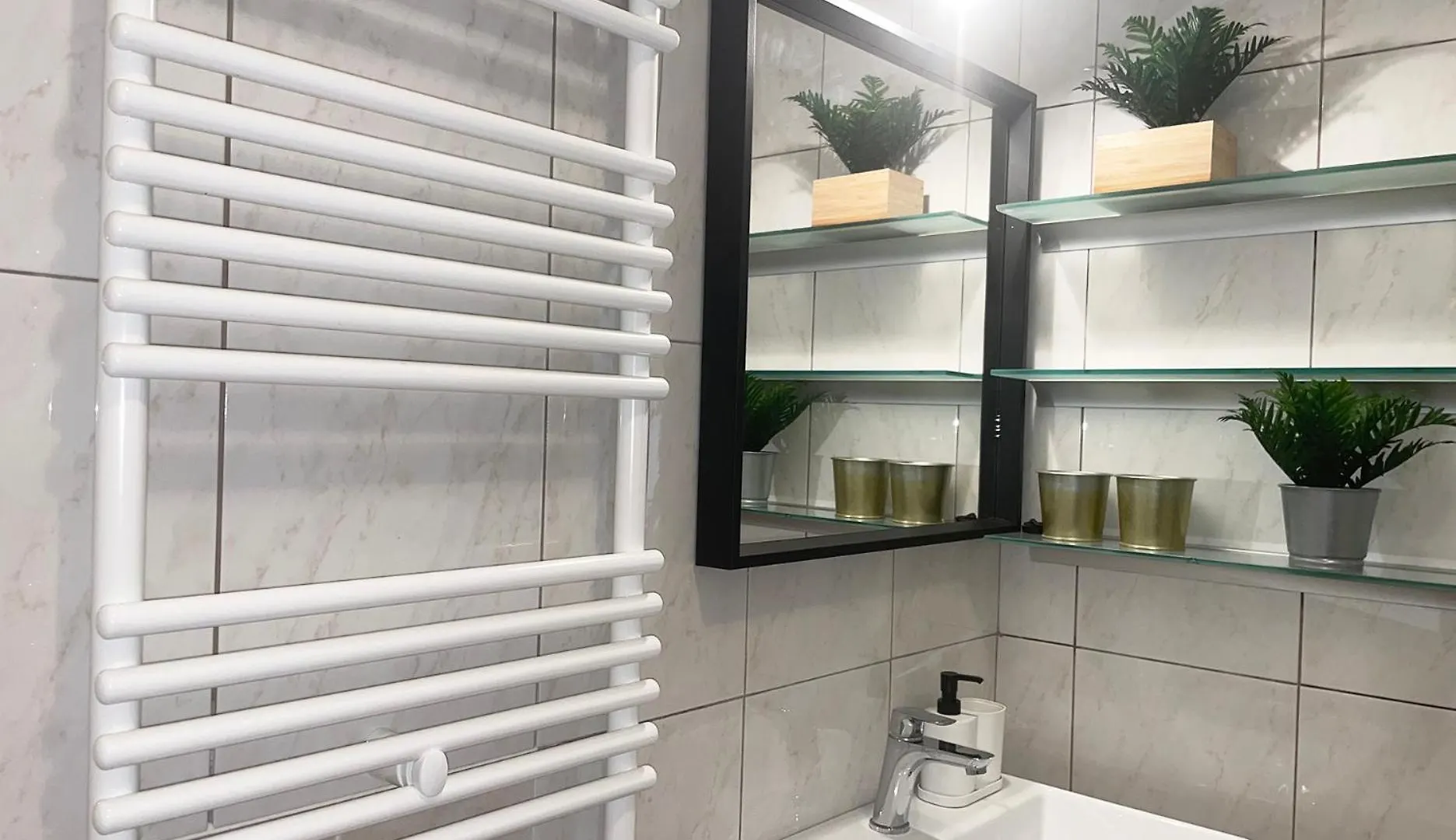 Apartment Edi, Spacious With Sauna And Balcony Split