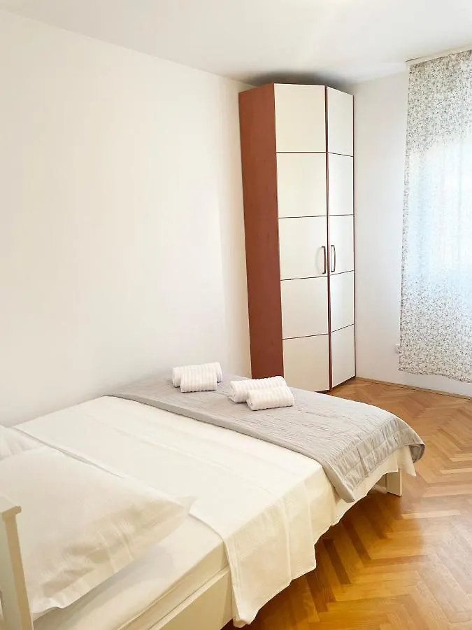 Apartment Edi, Spacious With Sauna And Balcony Split