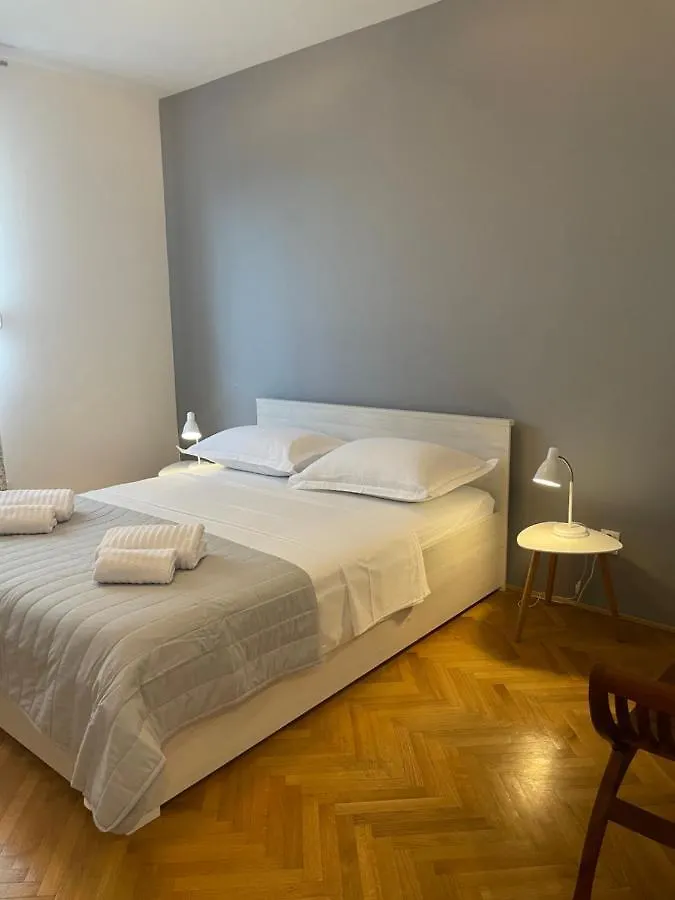 Apartment Edi, Spacious With Sauna And Balcony Split